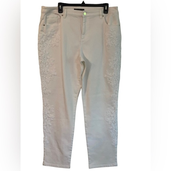 Chico’s Black Label white embroidered leg jeans. Size 2.5.(14) EUC never worn - Picture 3 of 6